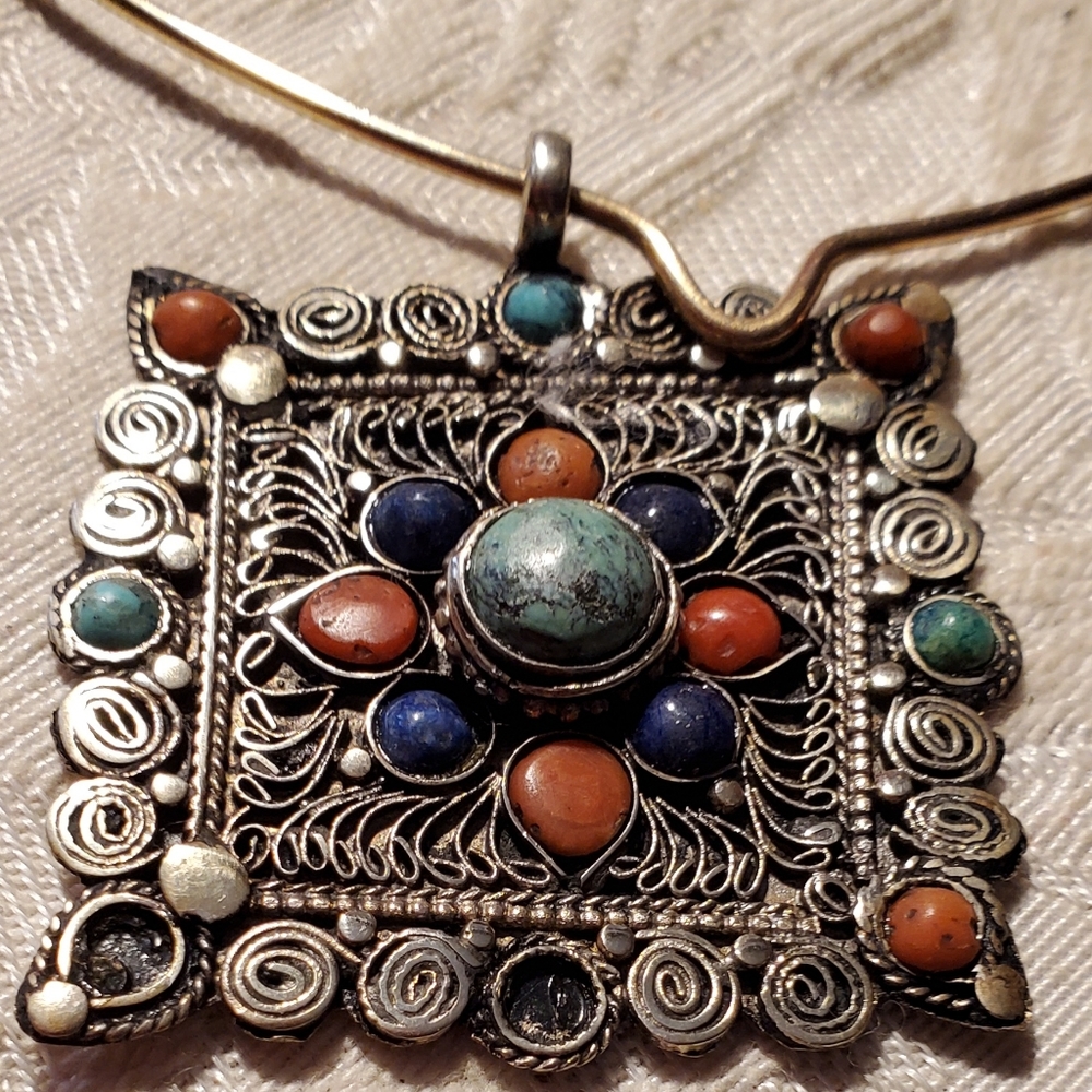 Vintage Brass Metal Gemstone Pendant Wire Necklace